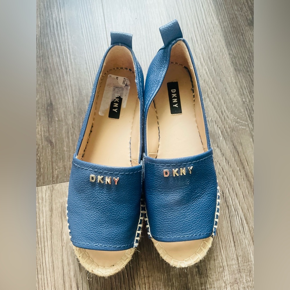 DKNY loafers in excellent condition. I wore them maybe 2-3 times ..